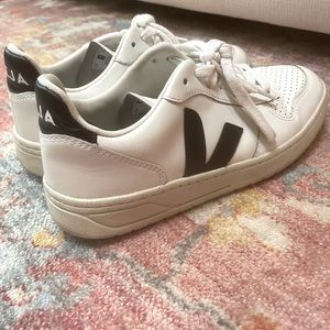 Veja Sneakers Size 7